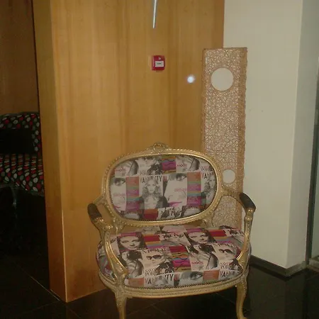 De Hotel 2*