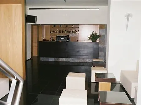 德尔瓦酒店 2*